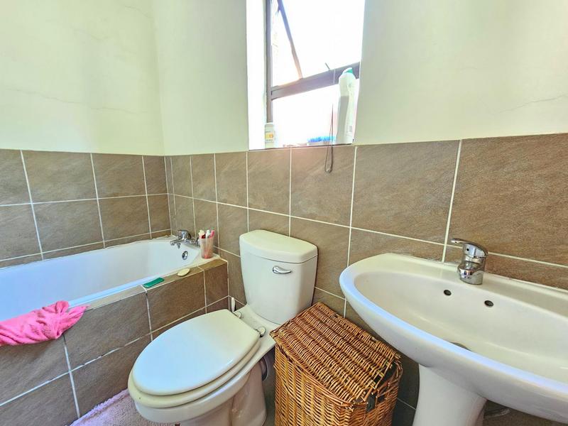 To Let 4 Bedroom Property for Rent in Poortview Gauteng