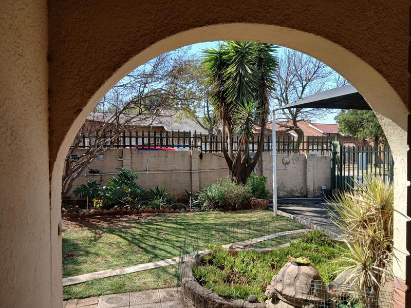 3 Bedroom Property for Sale in Rustivia Gauteng