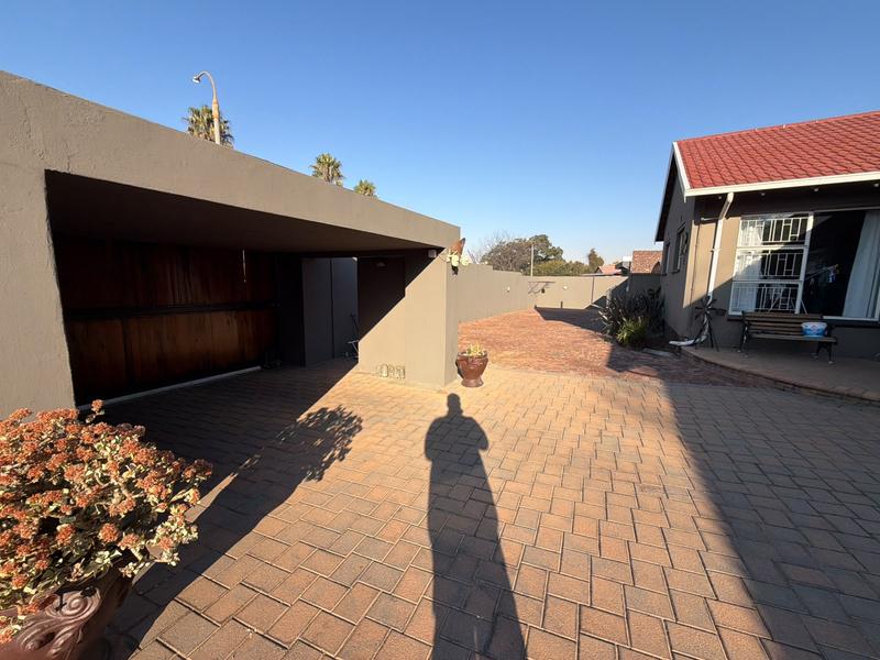 To Let 3 Bedroom Property for Rent in Sunward Park Gauteng