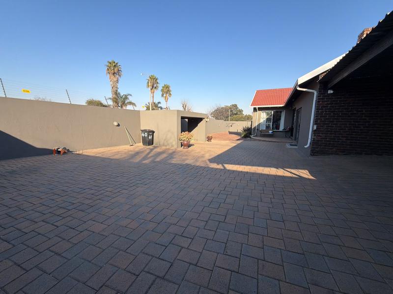 To Let 3 Bedroom Property for Rent in Sunward Park Gauteng