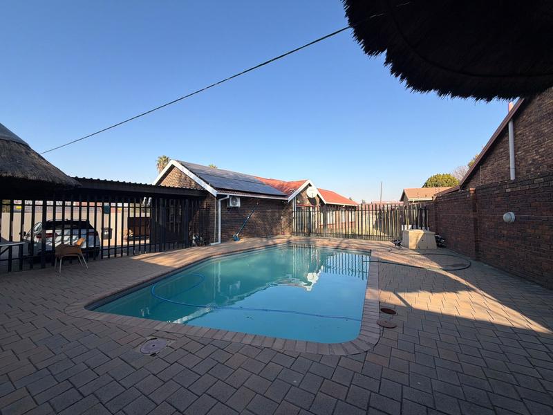 To Let 3 Bedroom Property for Rent in Sunward Park Gauteng