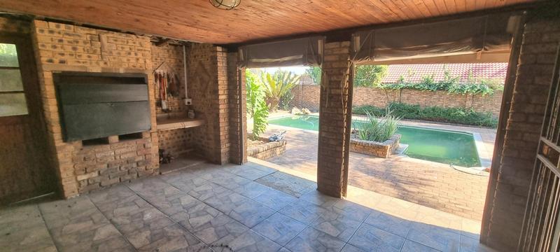 4 Bedroom Property for Sale in Wierda Park Gauteng