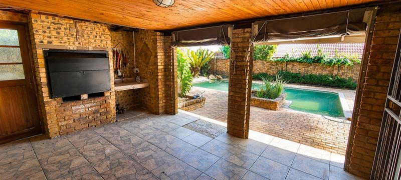 4 Bedroom Property for Sale in Wierda Park Gauteng