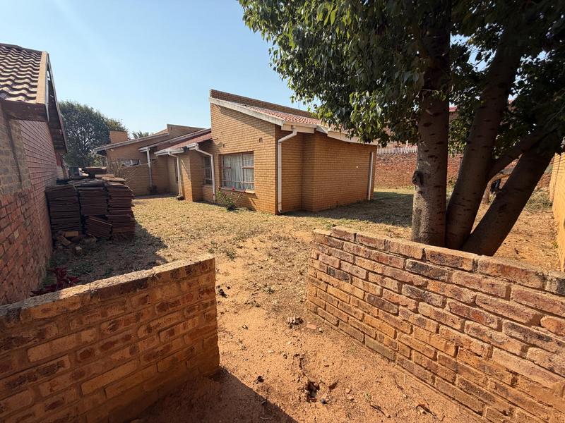 5 Bedroom Property for Sale in Mamelodi Gauteng