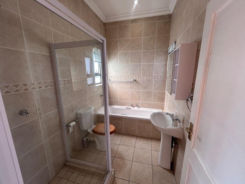 To Let 4 Bedroom Property for Rent in Silver Lakes Golf Estate Gauteng