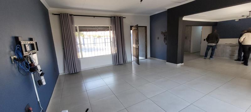 3 Bedroom Property for Sale in Mulbarton Gauteng