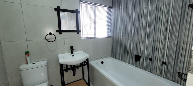 3 Bedroom Property for Sale in Mulbarton Gauteng