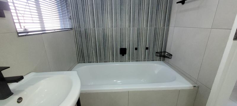 3 Bedroom Property for Sale in Mulbarton Gauteng