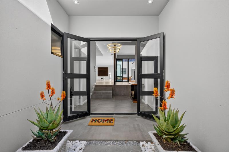 3 Bedroom Property for Sale in Sandhurst Gauteng