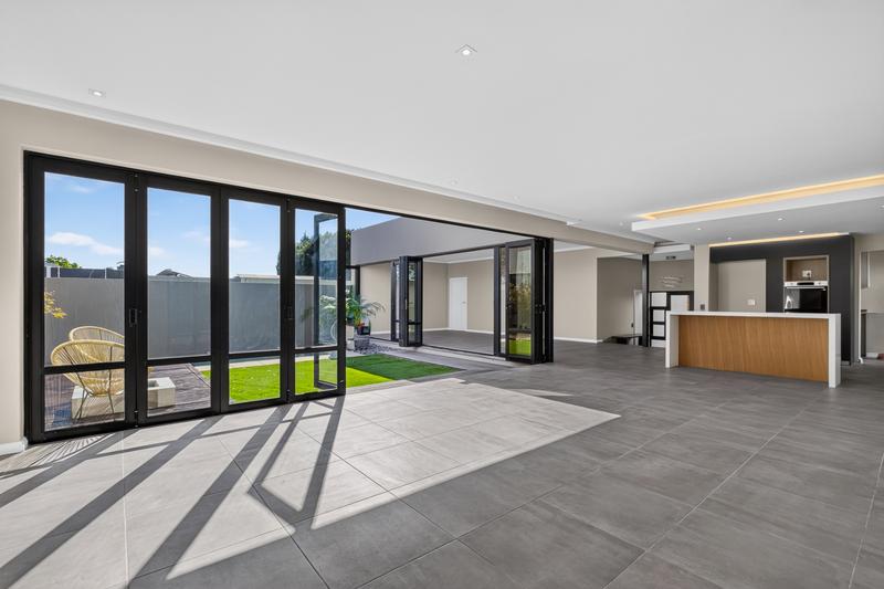 3 Bedroom Property for Sale in Sandhurst Gauteng