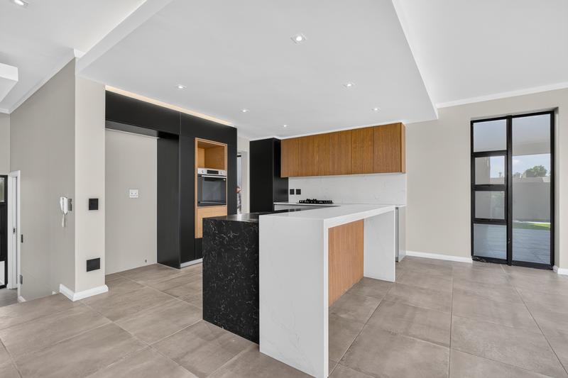 3 Bedroom Property for Sale in Sandhurst Gauteng
