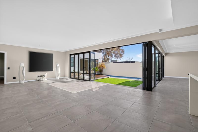 3 Bedroom Property for Sale in Sandhurst Gauteng
