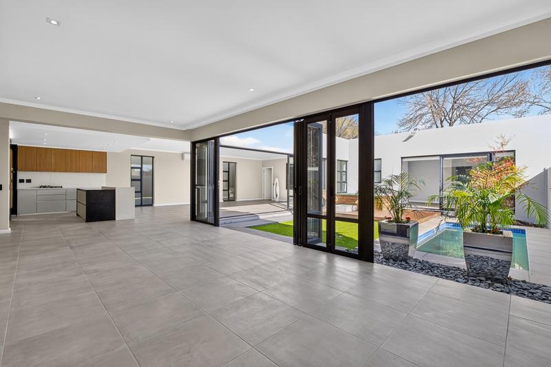 3 Bedroom Property for Sale in Sandhurst Gauteng