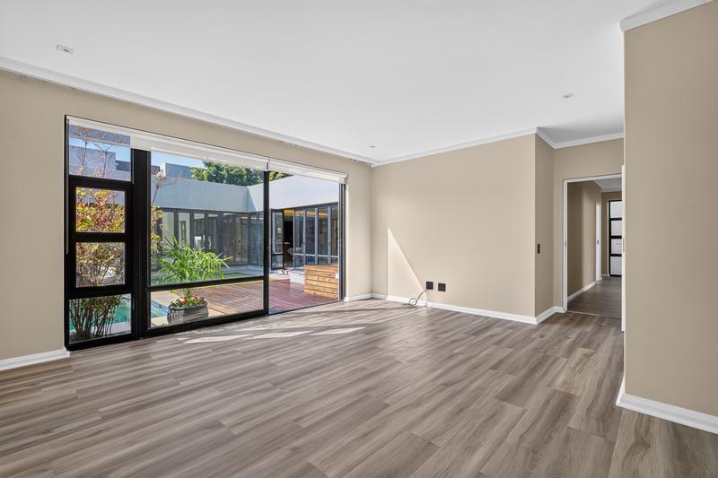 3 Bedroom Property for Sale in Sandhurst Gauteng