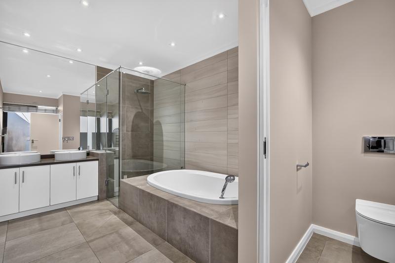 3 Bedroom Property for Sale in Sandhurst Gauteng