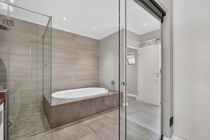 3 Bedroom Property for Sale in Sandhurst Gauteng