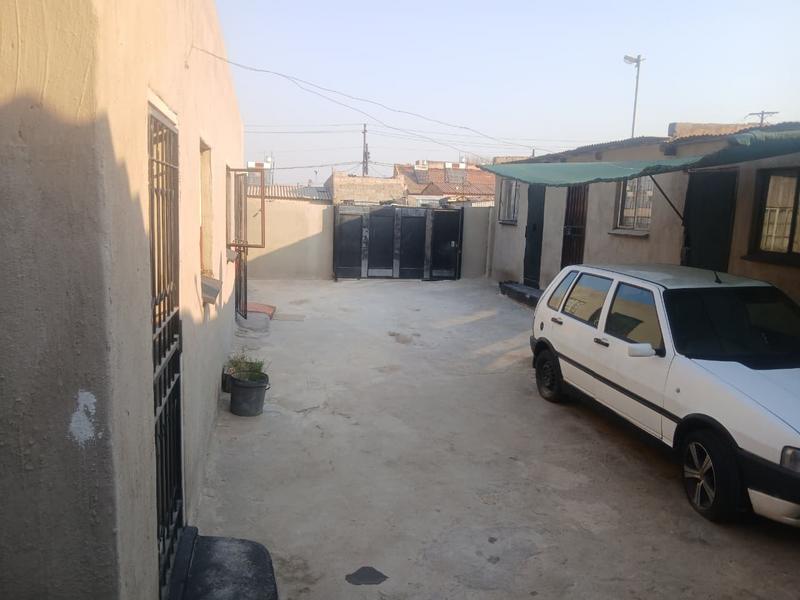 9 Bedroom Property for Sale in Kaalfontein Gauteng