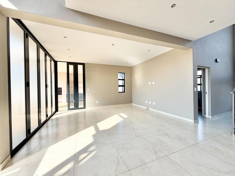 5 Bedroom Property for Sale in Midstream Ridge Gauteng