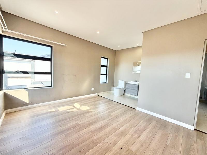5 Bedroom Property for Sale in Midstream Ridge Gauteng