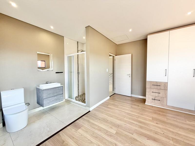 5 Bedroom Property for Sale in Midstream Ridge Gauteng