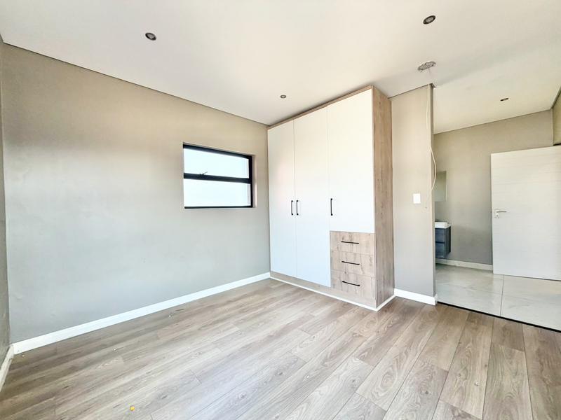 5 Bedroom Property for Sale in Midstream Ridge Gauteng