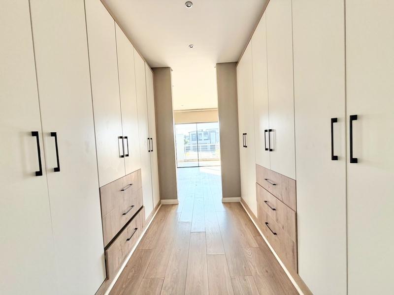 5 Bedroom Property for Sale in Midstream Ridge Gauteng