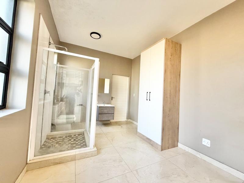 5 Bedroom Property for Sale in Midstream Ridge Gauteng