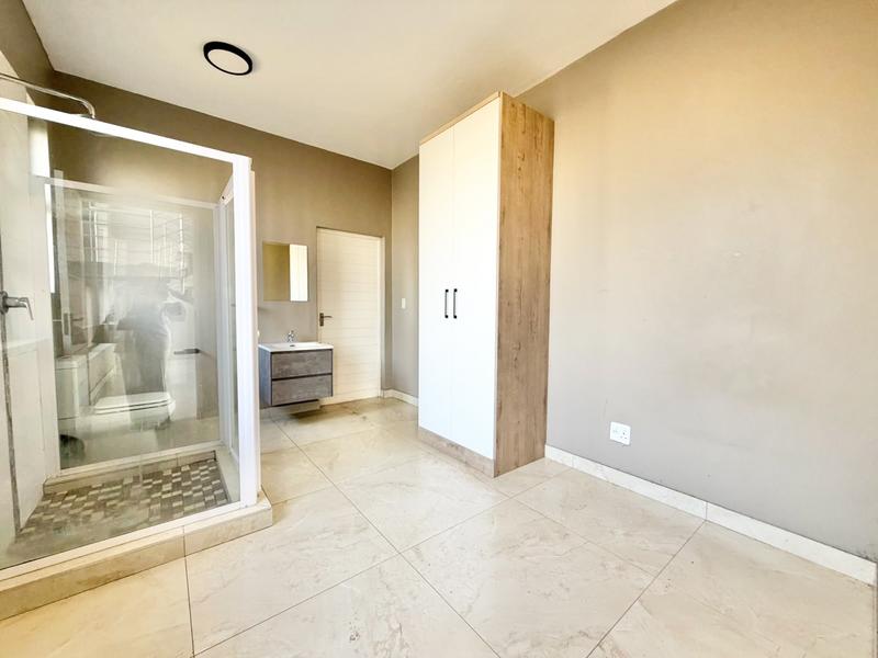 5 Bedroom Property for Sale in Midstream Ridge Gauteng
