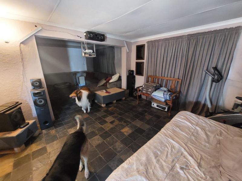 2 Bedroom Property for Sale in Hillside Gauteng