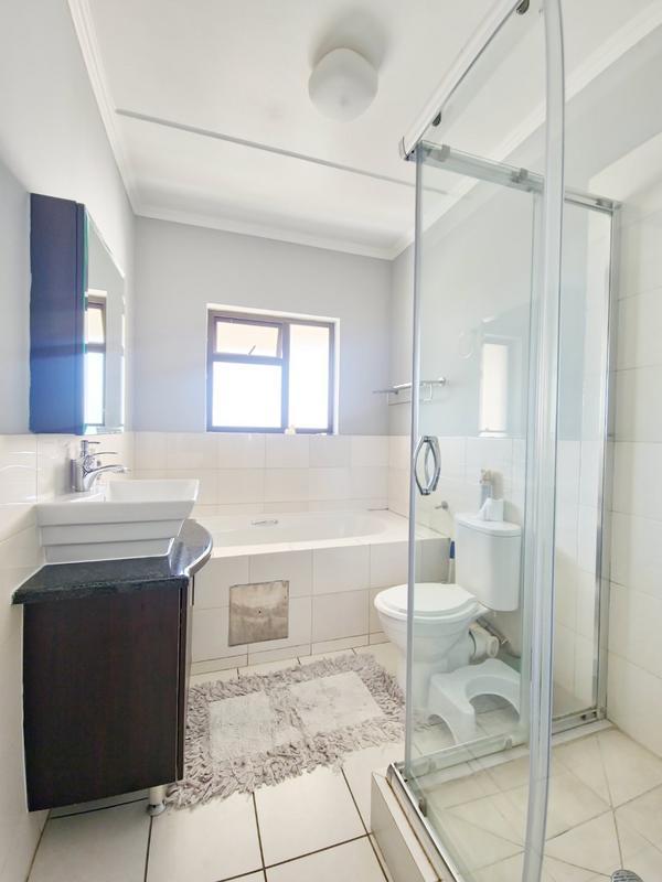 To Let 2 Bedroom Property for Rent in Noordwyk Gauteng