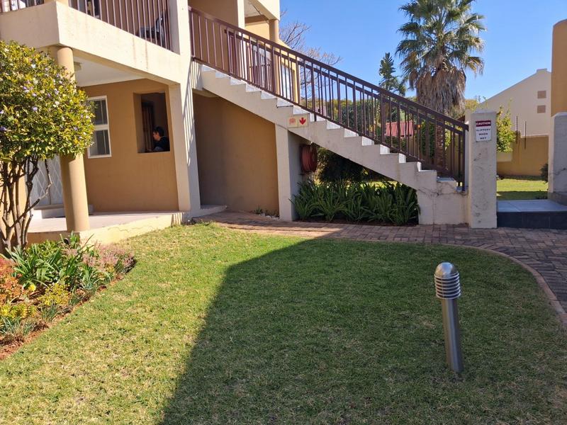 2 Bedroom Property for Sale in Little Falls Gauteng
