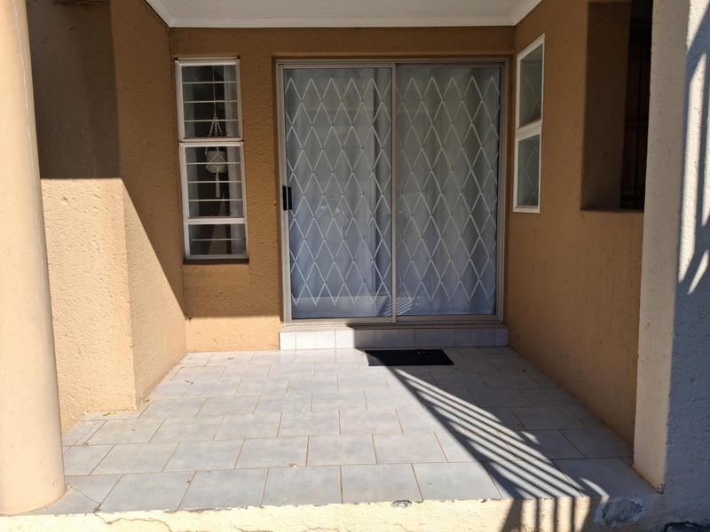 2 Bedroom Property for Sale in Little Falls Gauteng