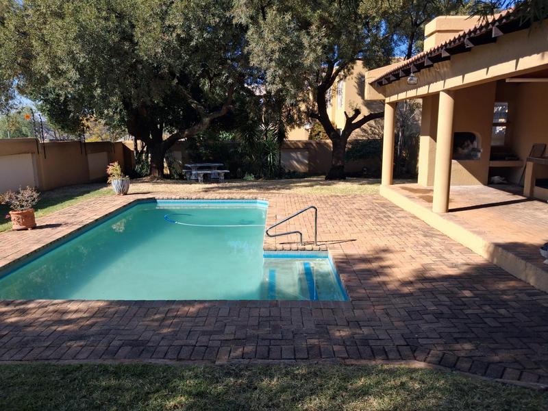 2 Bedroom Property for Sale in Little Falls Gauteng