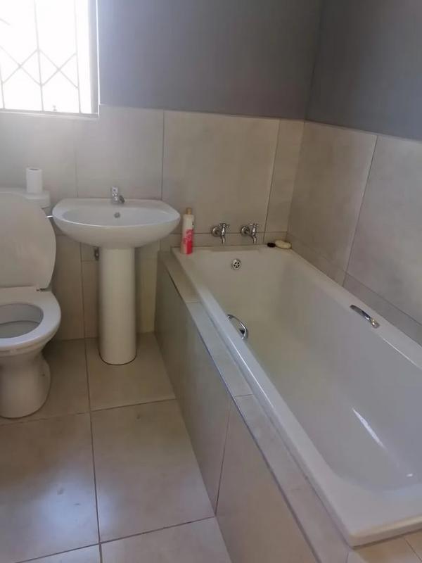 To Let 3 Bedroom Property for Rent in Windmill Park Gauteng