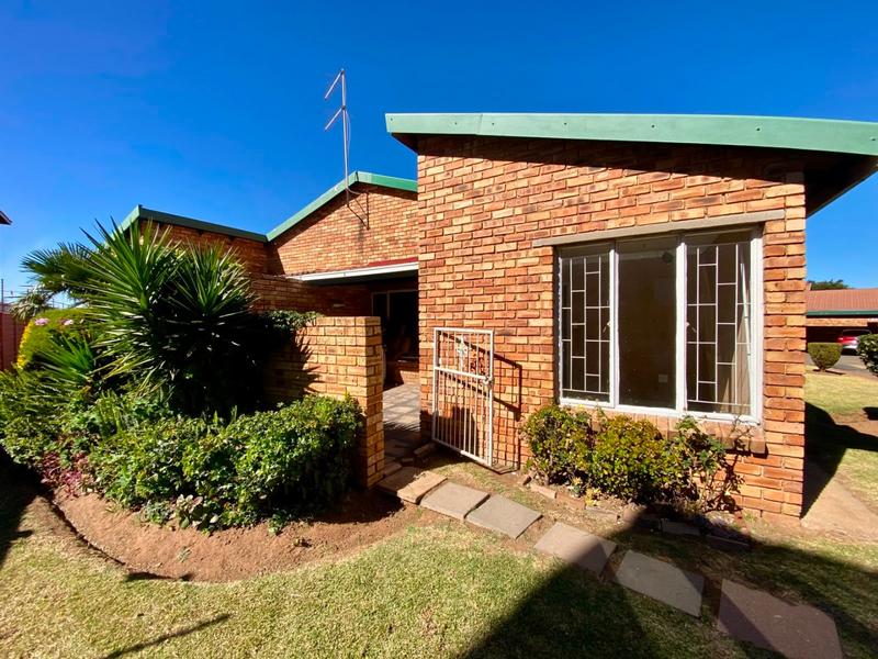 2 Bedroom Property for Sale in Groblerpark Gauteng