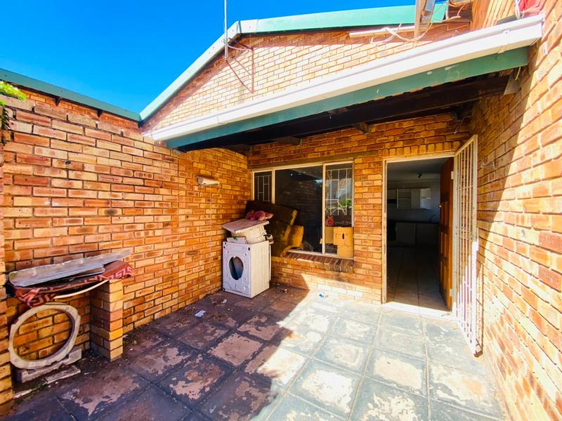 2 Bedroom Property for Sale in Groblerpark Gauteng