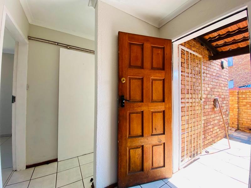 2 Bedroom Property for Sale in Groblerpark Gauteng