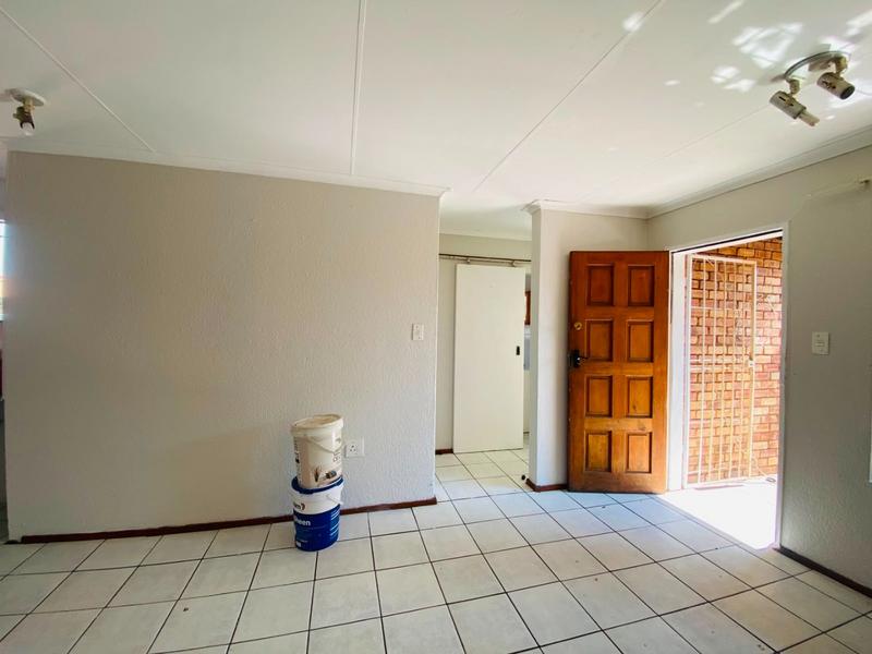 2 Bedroom Property for Sale in Groblerpark Gauteng