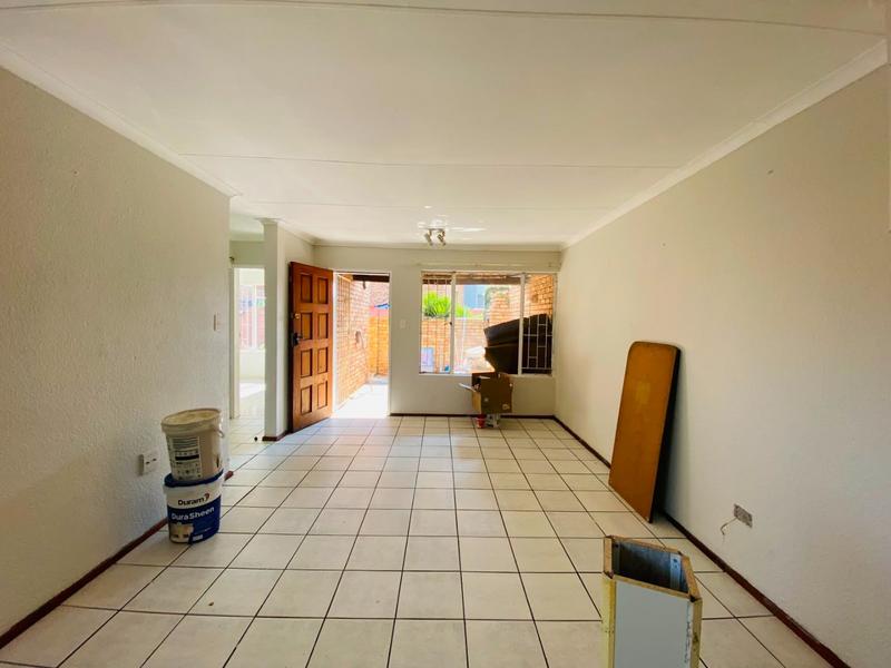 2 Bedroom Property for Sale in Groblerpark Gauteng