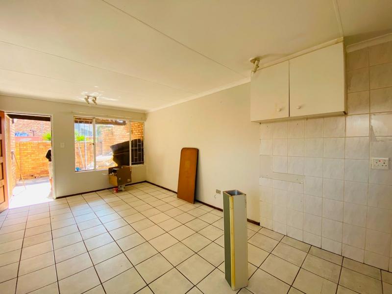 2 Bedroom Property for Sale in Groblerpark Gauteng