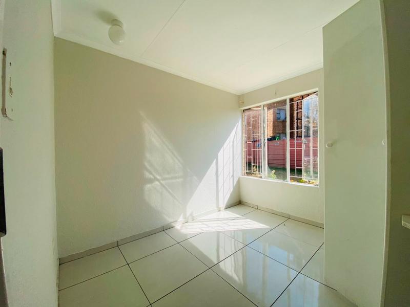 2 Bedroom Property for Sale in Groblerpark Gauteng