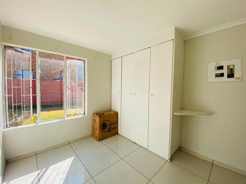 2 Bedroom Property for Sale in Groblerpark Gauteng
