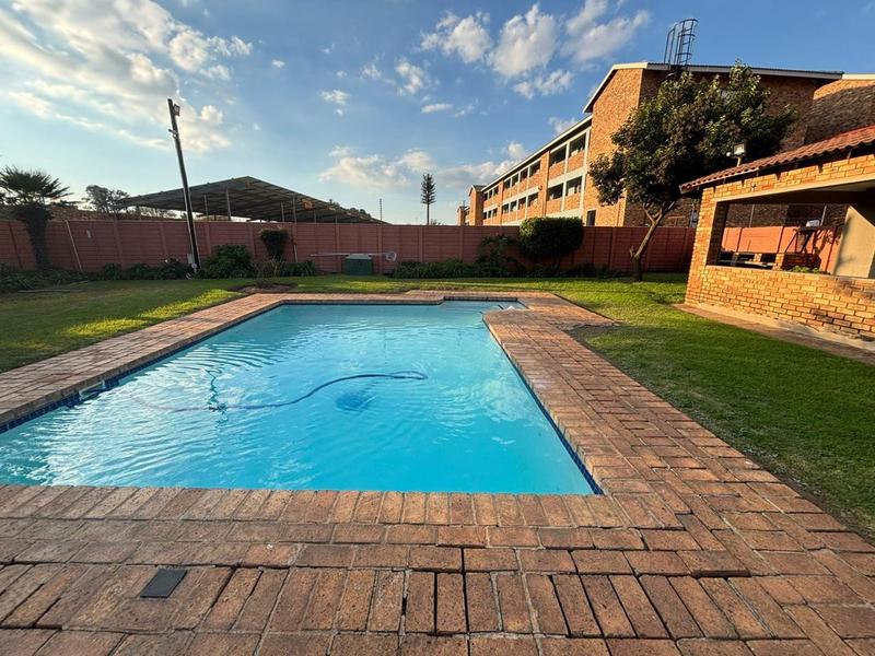 2 Bedroom Property for Sale in Groblerpark Gauteng