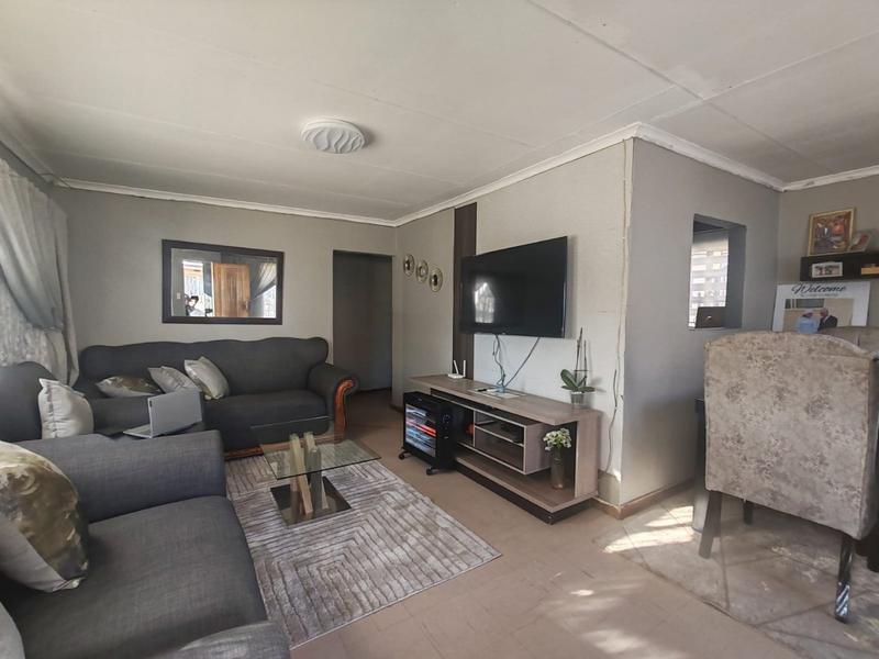 4 Bedroom Property for Sale in Meadowlands Gauteng