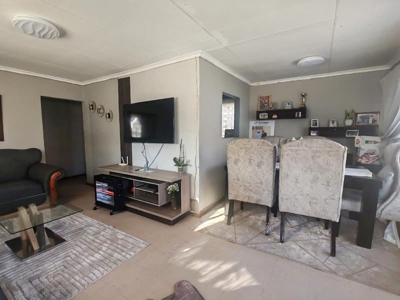 4 Bedroom Property for Sale in Meadowlands Gauteng
