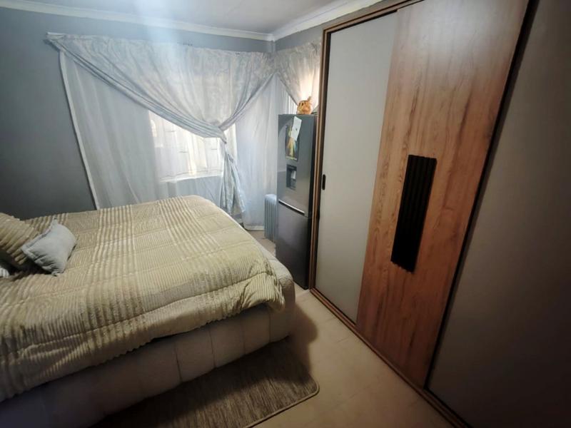 4 Bedroom Property for Sale in Meadowlands Gauteng