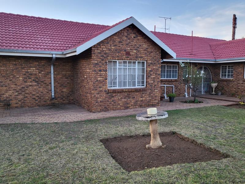 4 Bedroom Property for Sale in Selcourt Gauteng