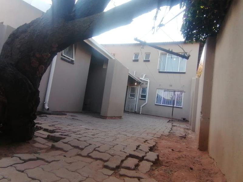 5 Bedroom Property for Sale in Tulisa Park Gauteng