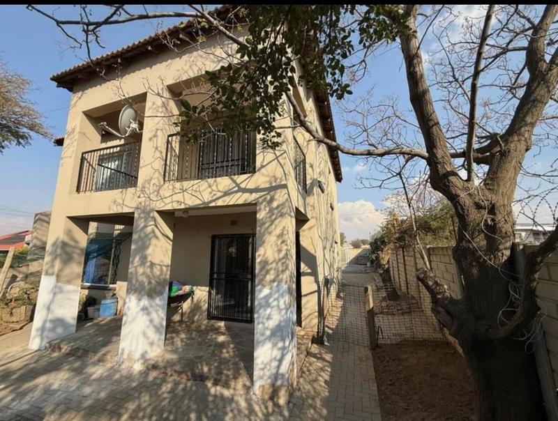 5 Bedroom Property for Sale in Tulisa Park Gauteng