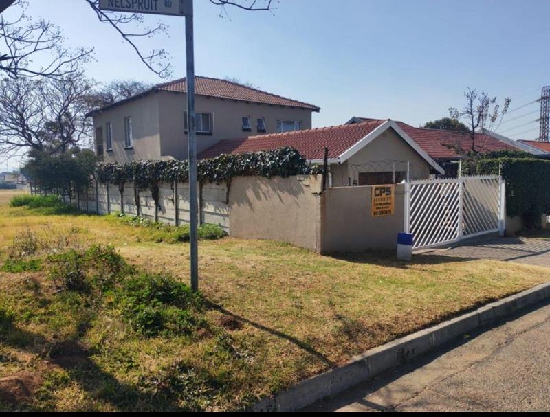 5 Bedroom Property for Sale in Tulisa Park Gauteng